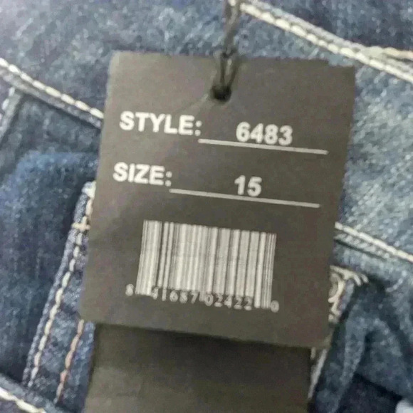 Thrill Women's Size 15 NWT Distressed Stud Back pocket Straight Leg Jeans - Picture 8 of 16